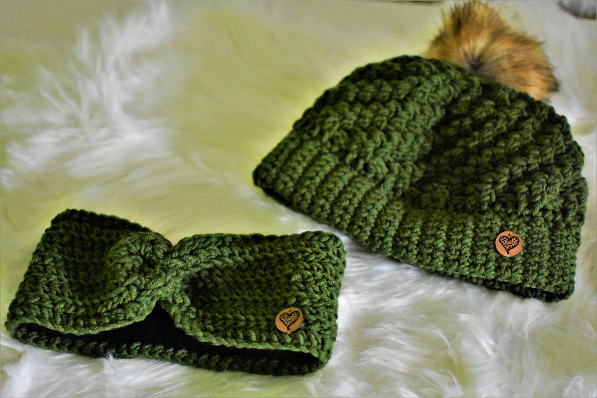 Gehäkelte Mütze und Stirnband