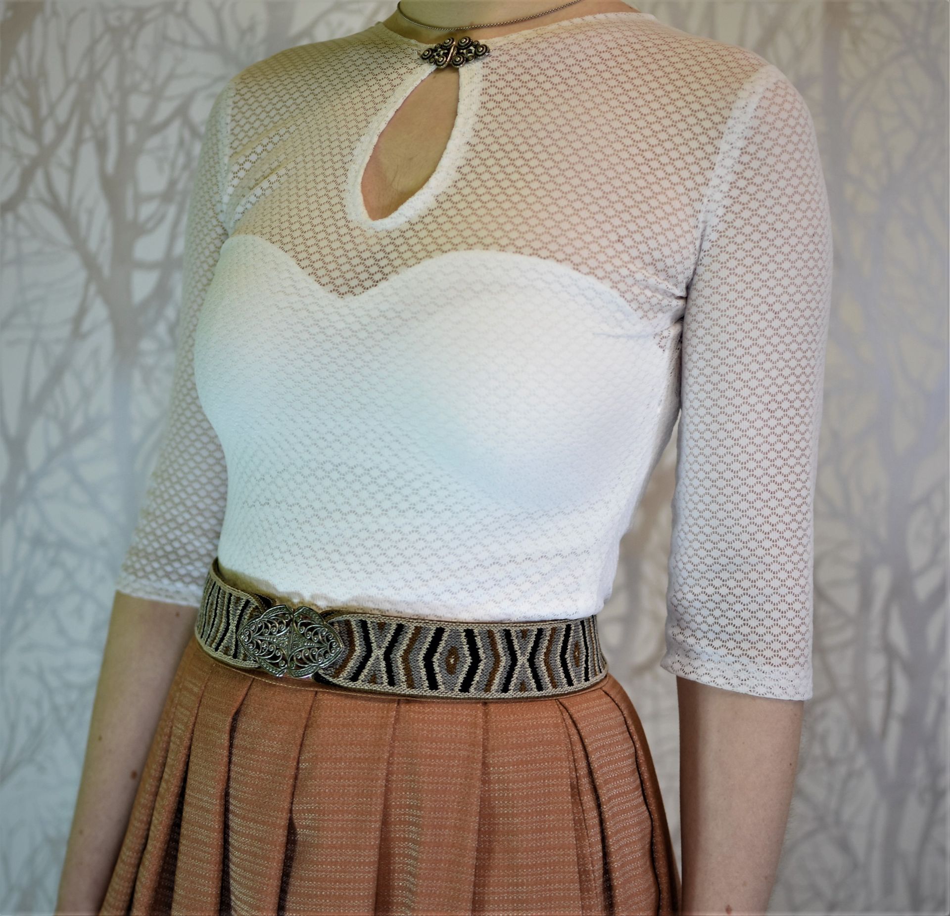 Maßgefertigter Body mit Trachtenrock und Gürtel