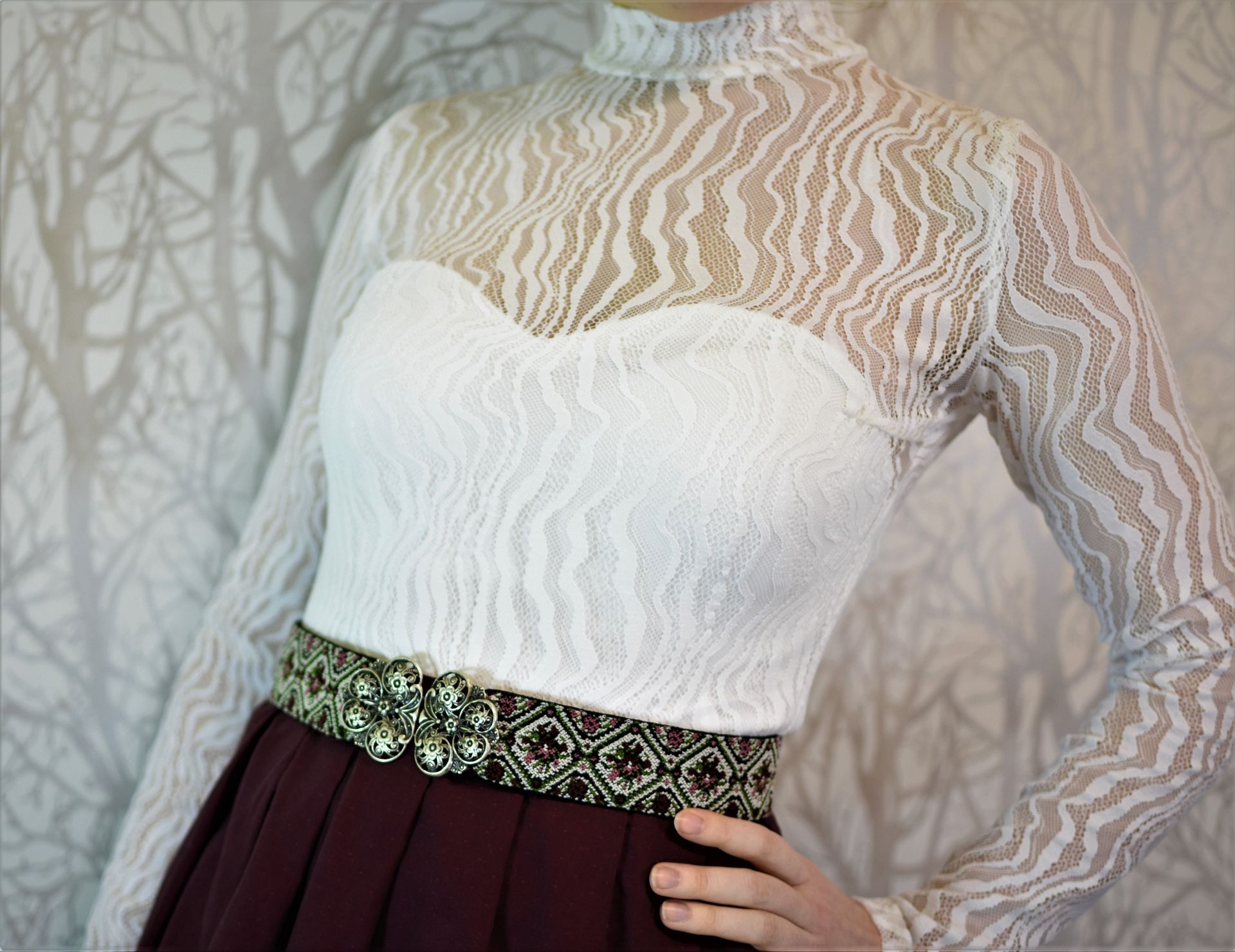 Maßgefertigter Body mit Trachtenrock und Gürtel