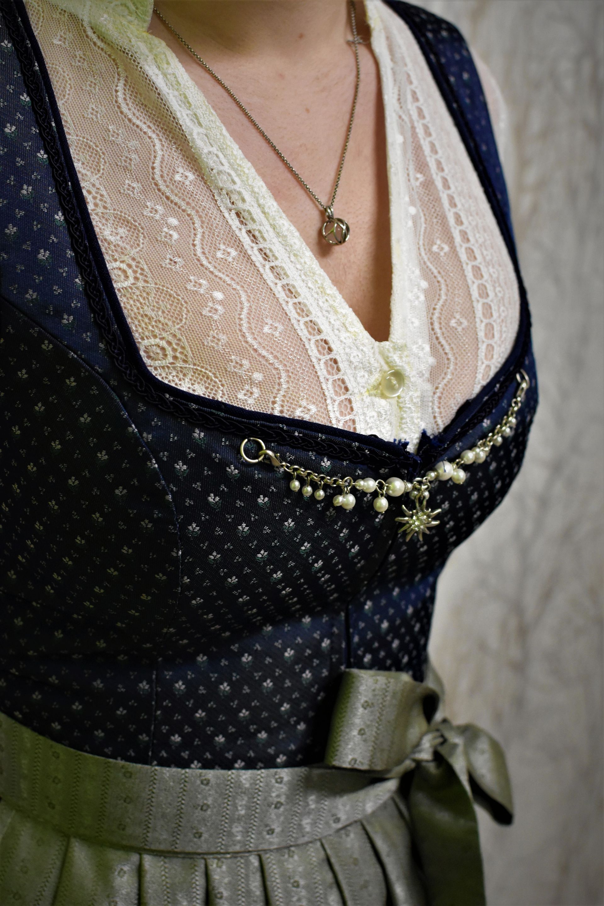 Dirndl mit Bluse