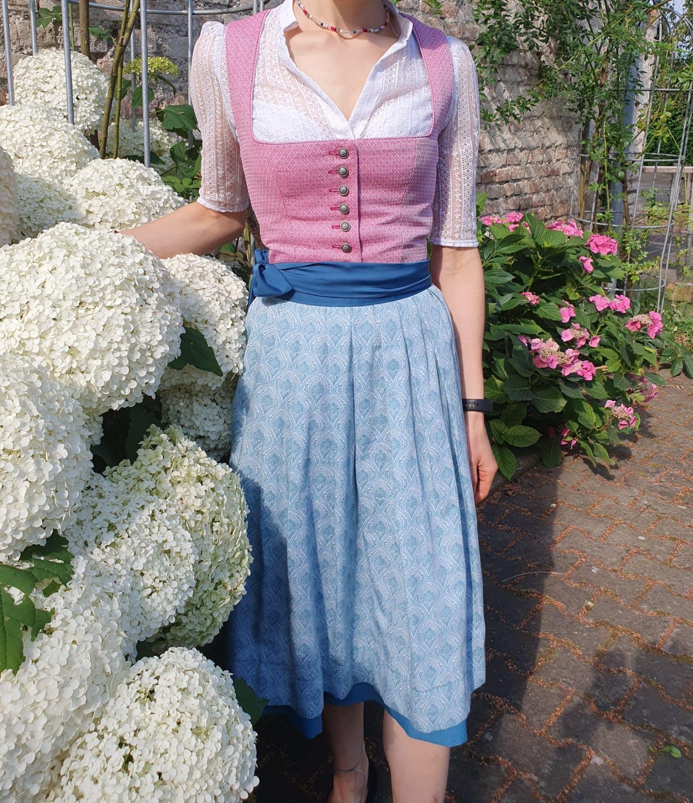 Maßgefertigter Dreiteiler von vorne