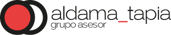 Logotipo de "aldama_tapia grupo asesor", con emblema de circulo rojo y circulo negro.