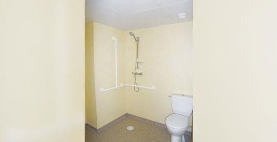 Résidence Le Colisée dispose de salles de bains adaptées aux PMR