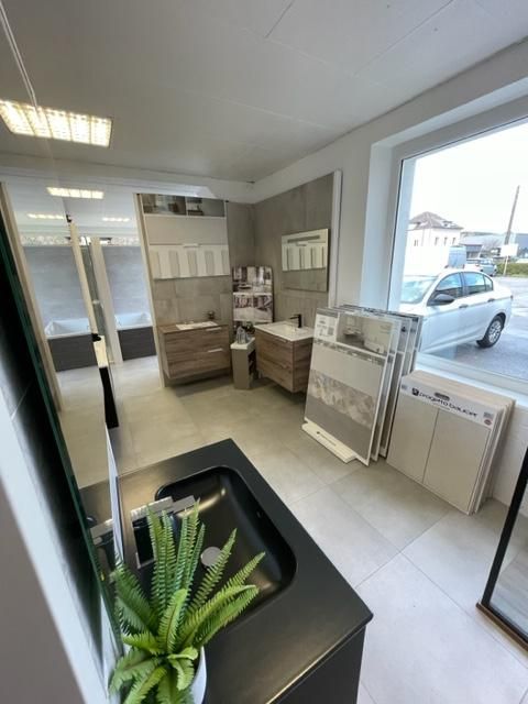 Des meubles de salle de bain en exposition