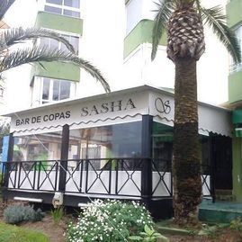 Un bar/cafetería de esquina llamado