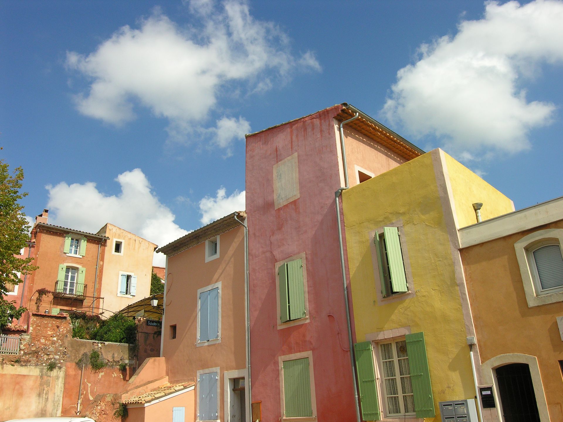 Hautes maisons colorées