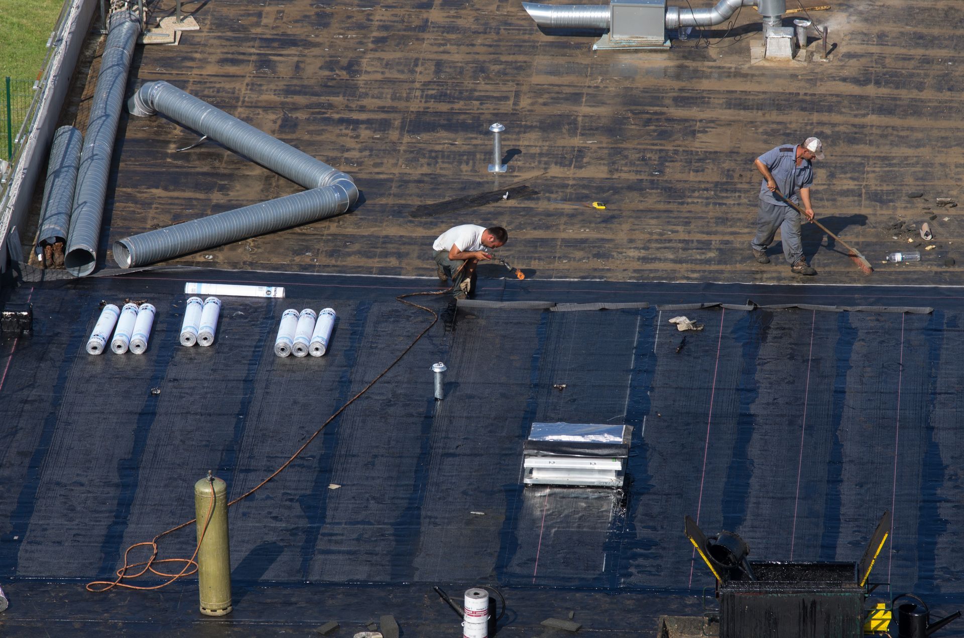 Travaux d'étanchéité sur un toit plat