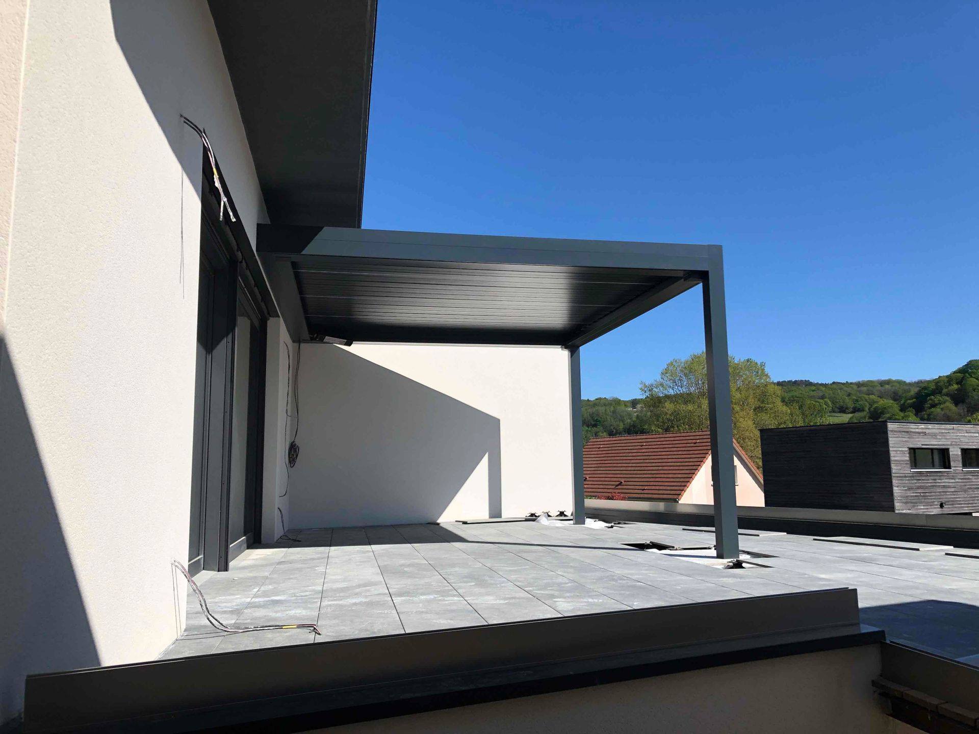 Pergola aluminium vue de côté