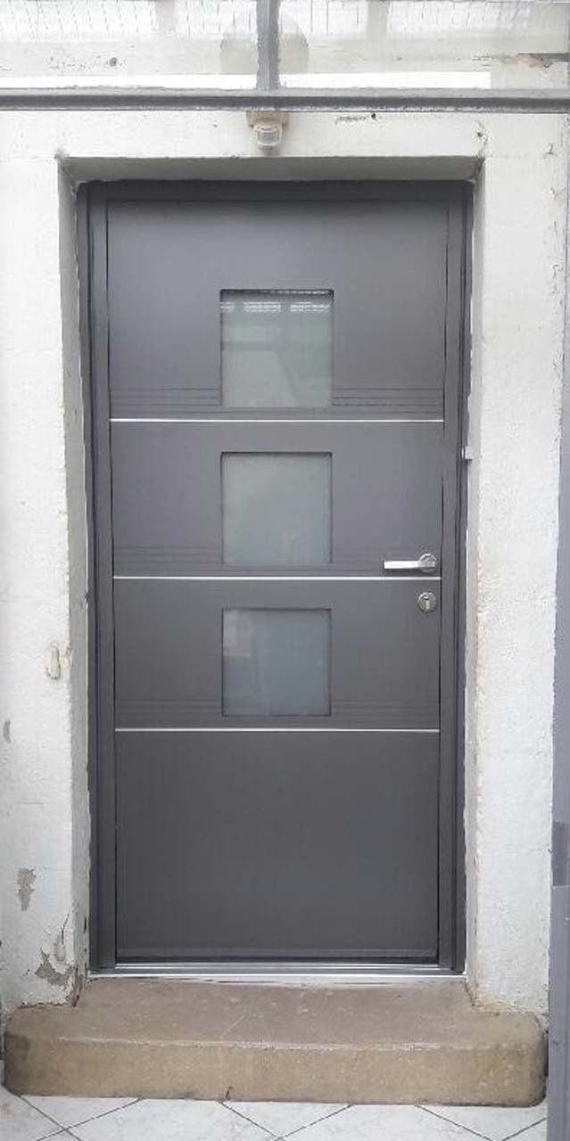 Porte d'entrée aluminium grise