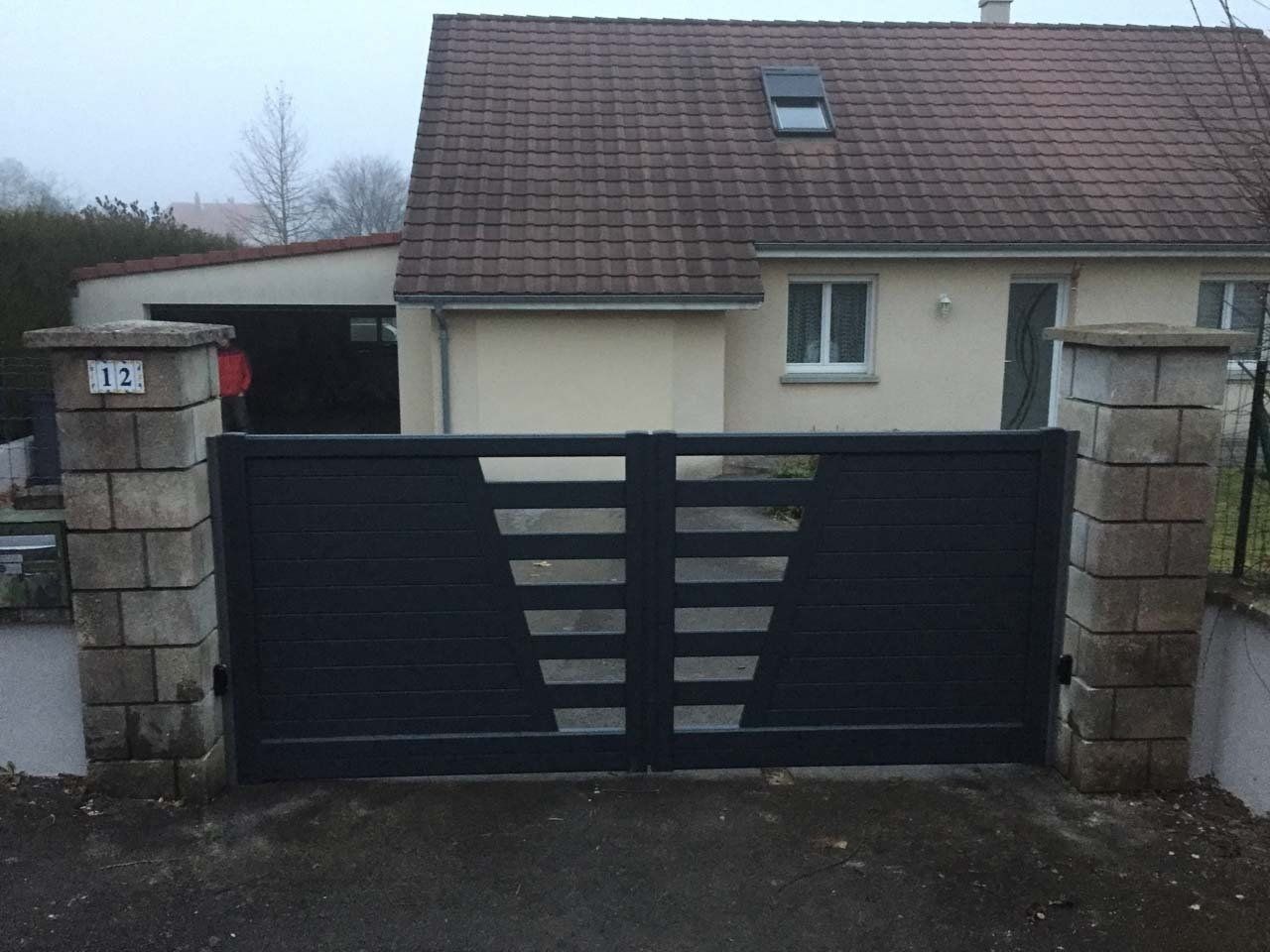 Portail battant noir