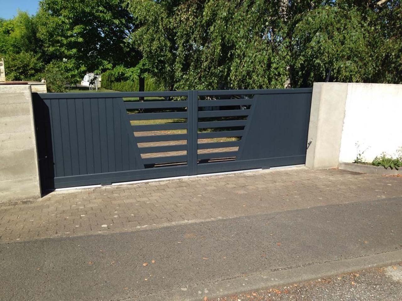 Portail battant gris