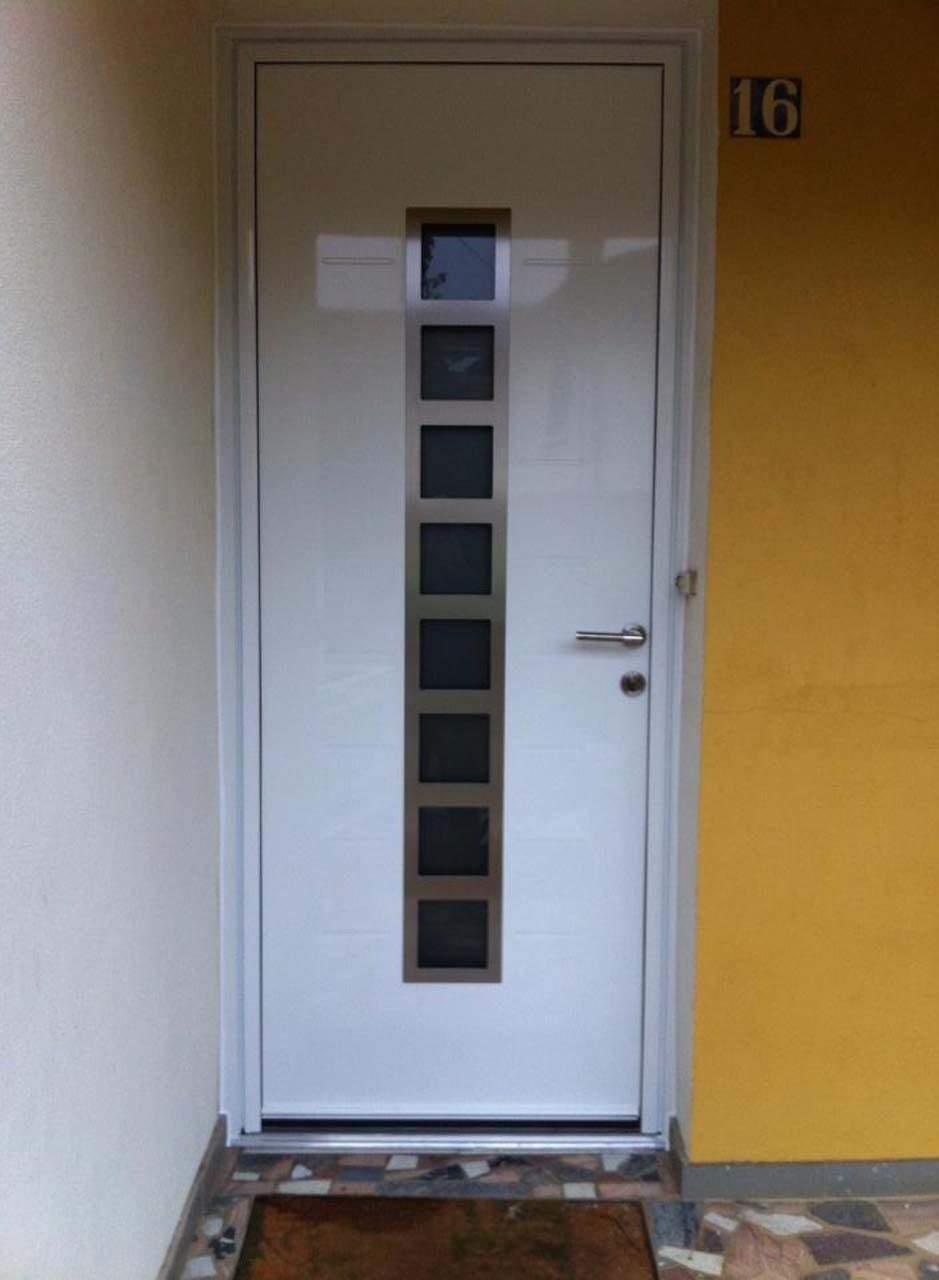 Porte d'entrée aluminium blanche