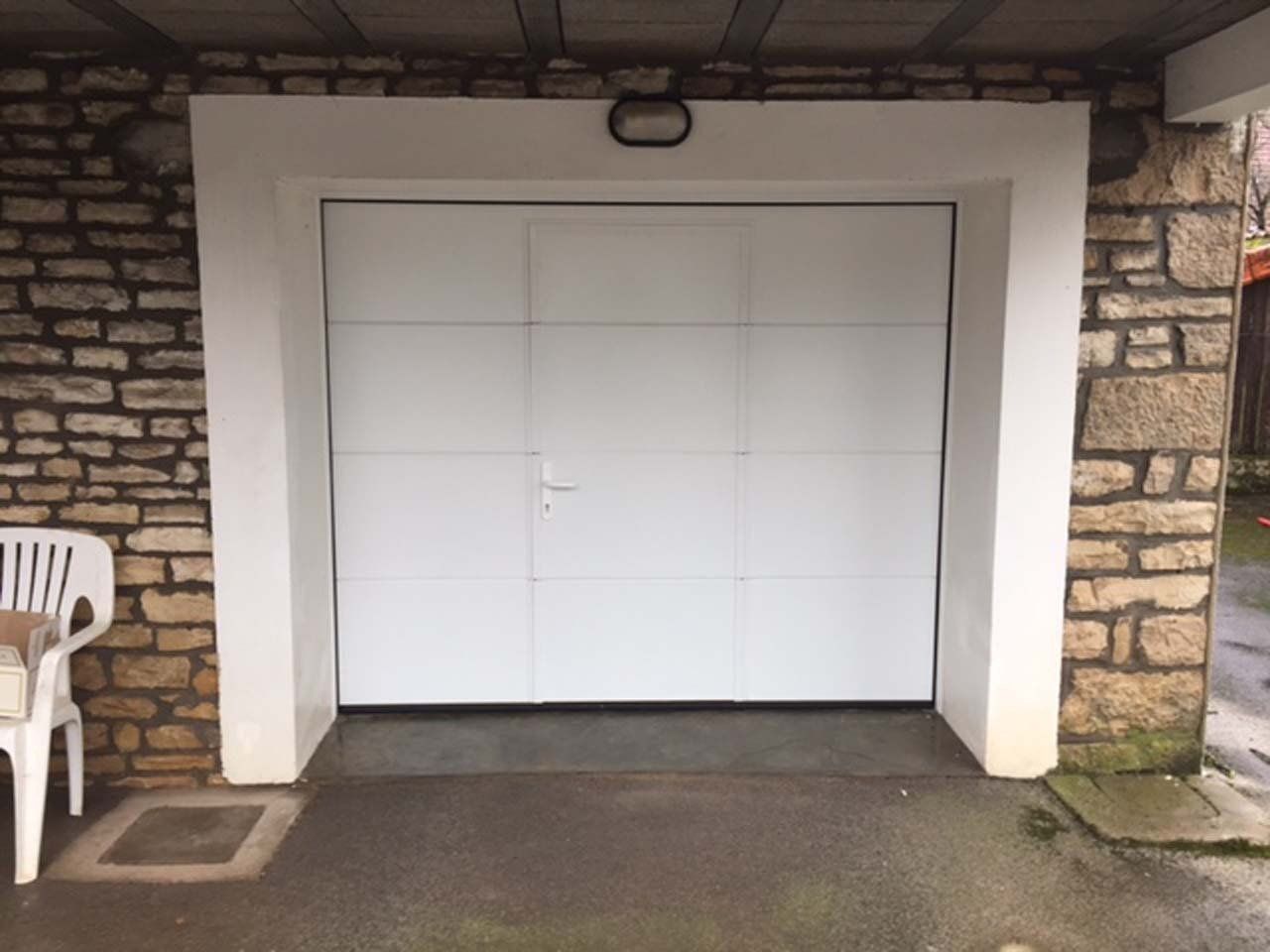 Porte de garage blanche