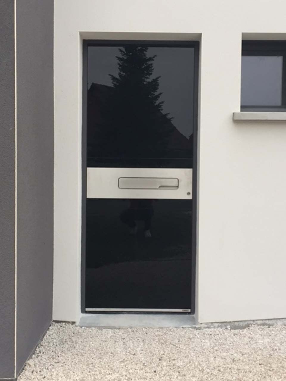 Porte d'entrée aluminium grise vitrée