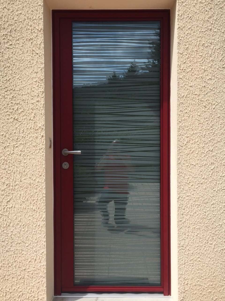 Porte-fenêtre rouge