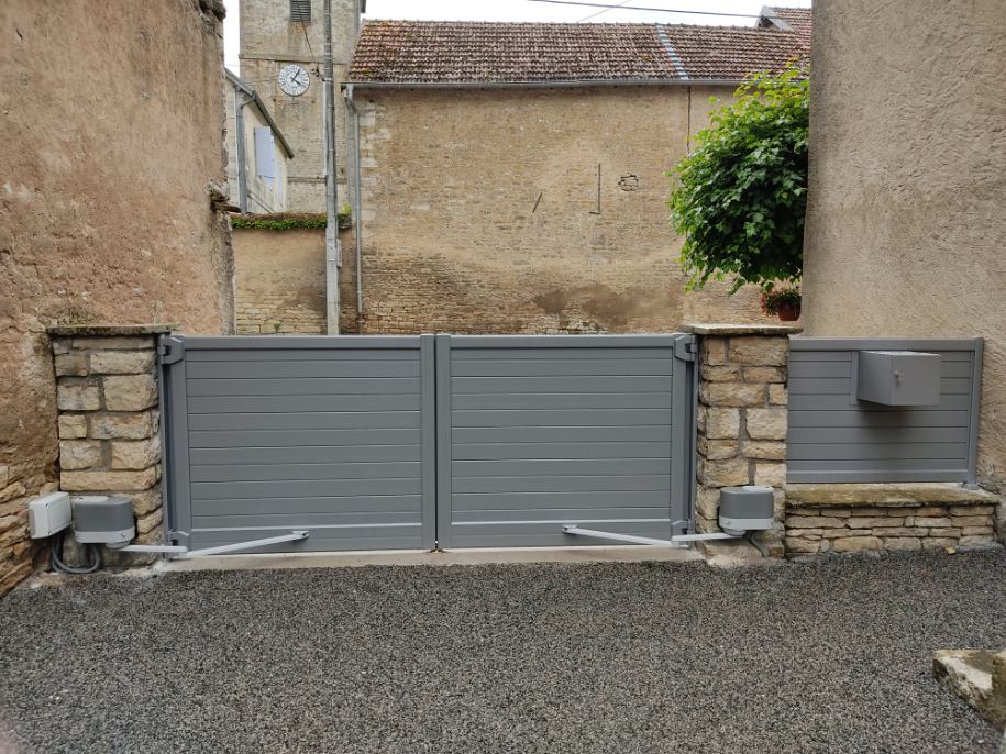 Portail et portillon gris