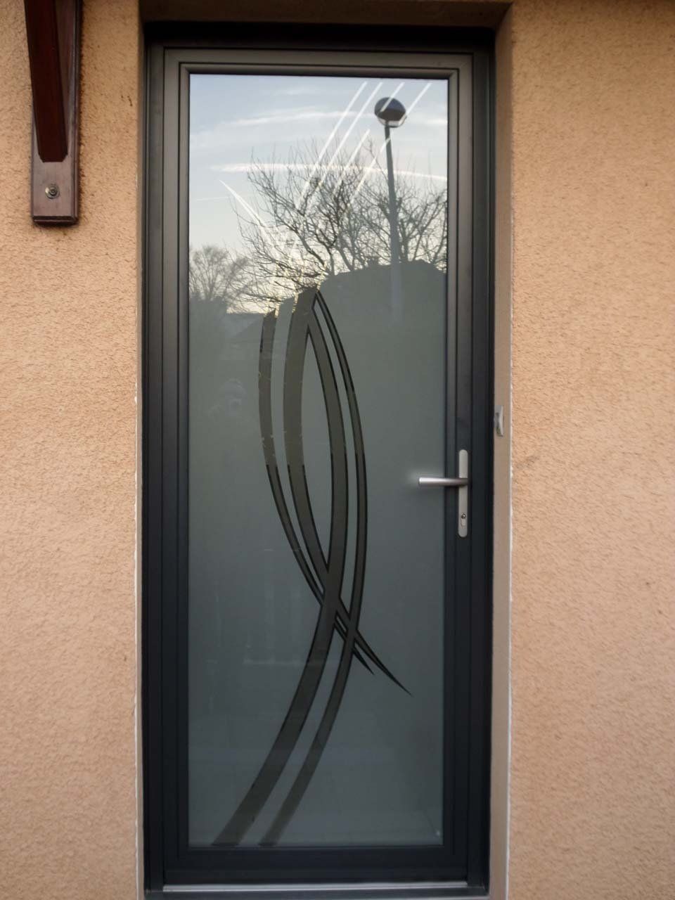 Porte d'entrée aluminium vitrée à motifs