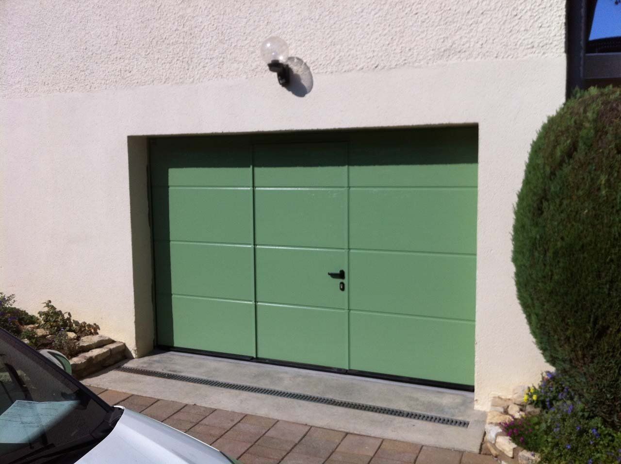 Porte de garage verte