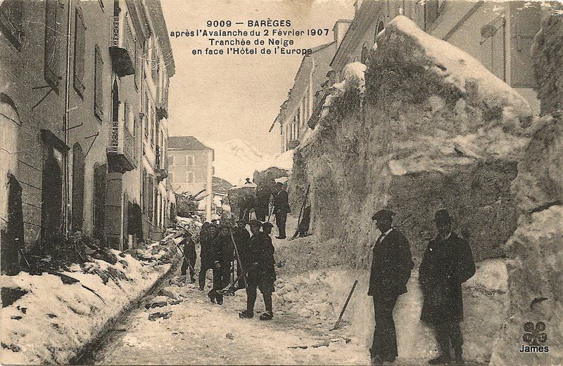 Groupe de personnes dans les rues