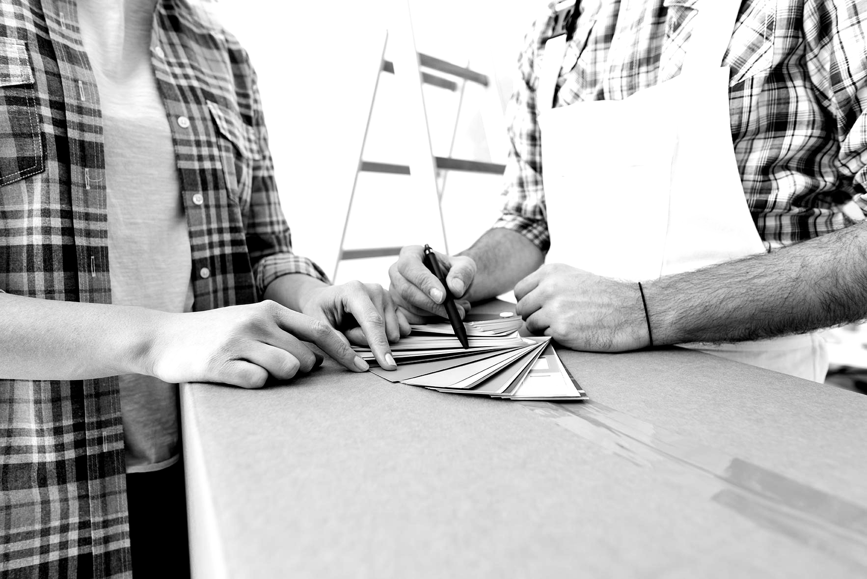 Artisan peintre qui propose des gammes de couleurs