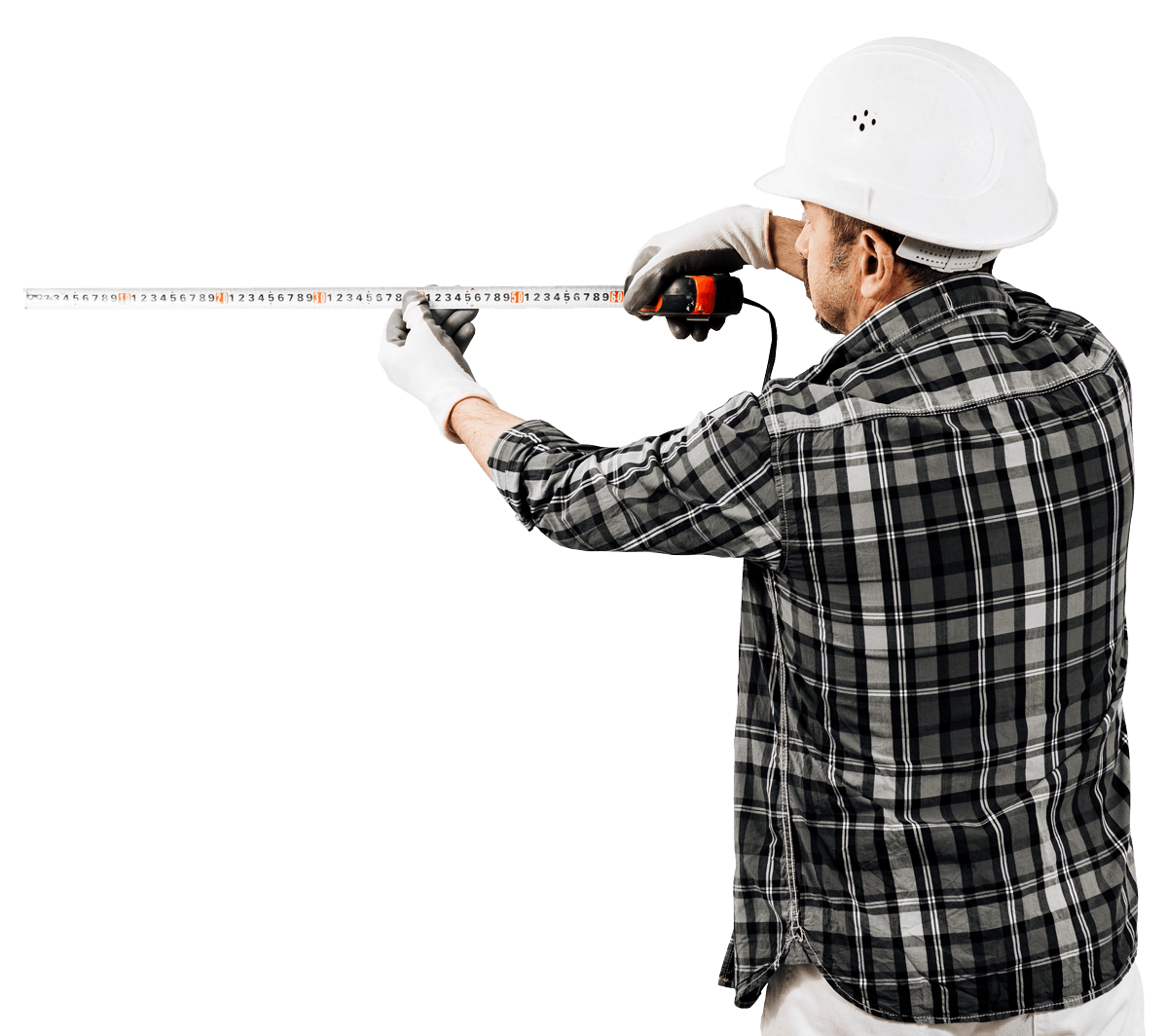 Homme qui mesure avec un mètre