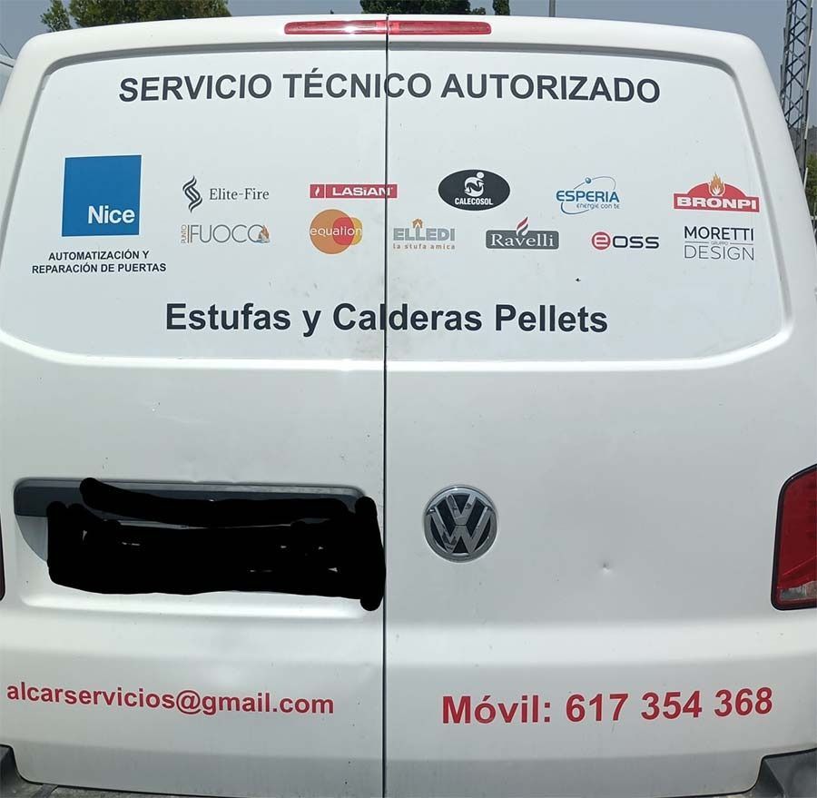 The back of a white van says servicio tecnico autorizado