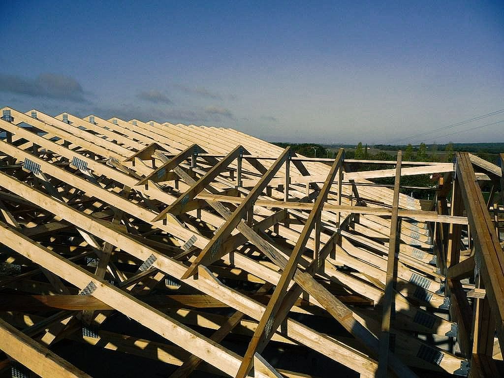 Travaux d'installation de charpente