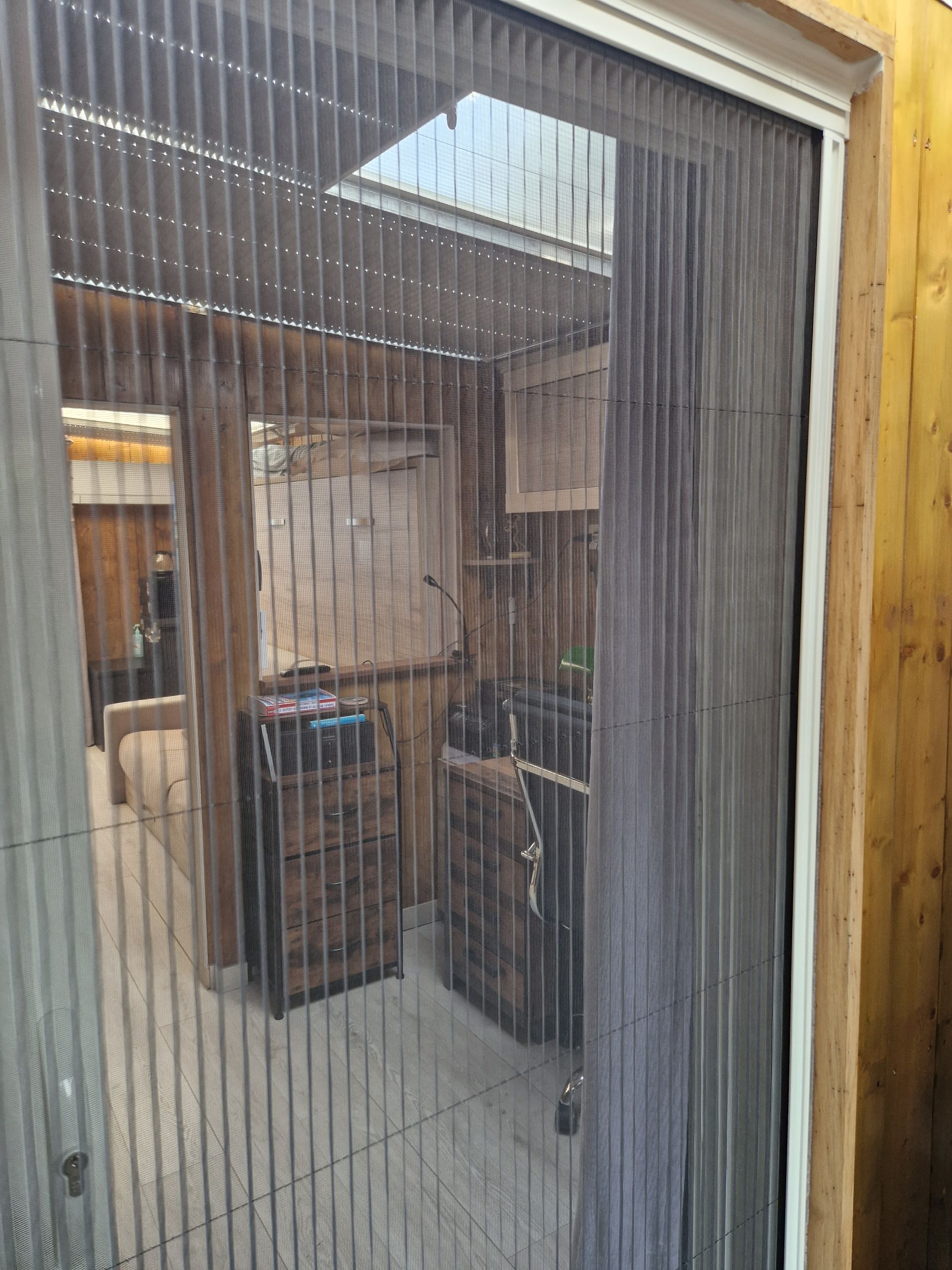 Stores intérieurs installés chez un particulier.