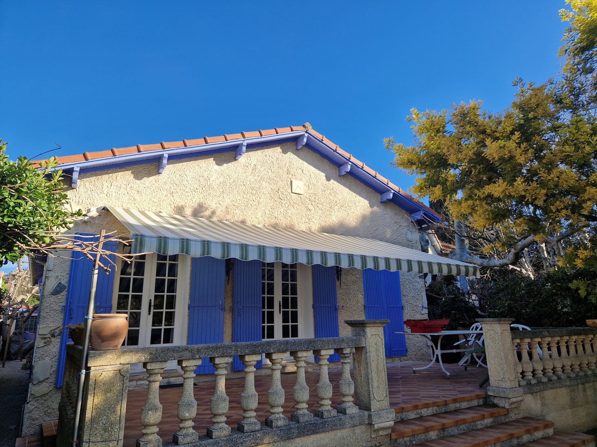 Stores installés chez un particulier.