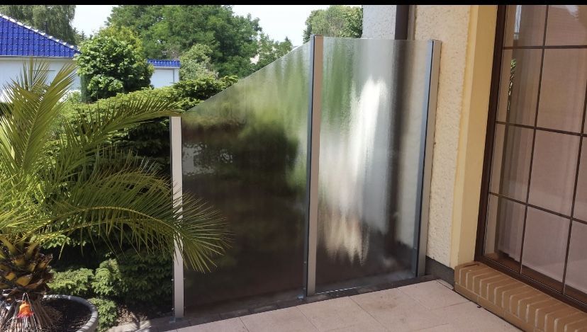 Glaswand an einer Terrasse