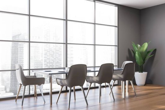 Konferenzraum mit Panoramafenster