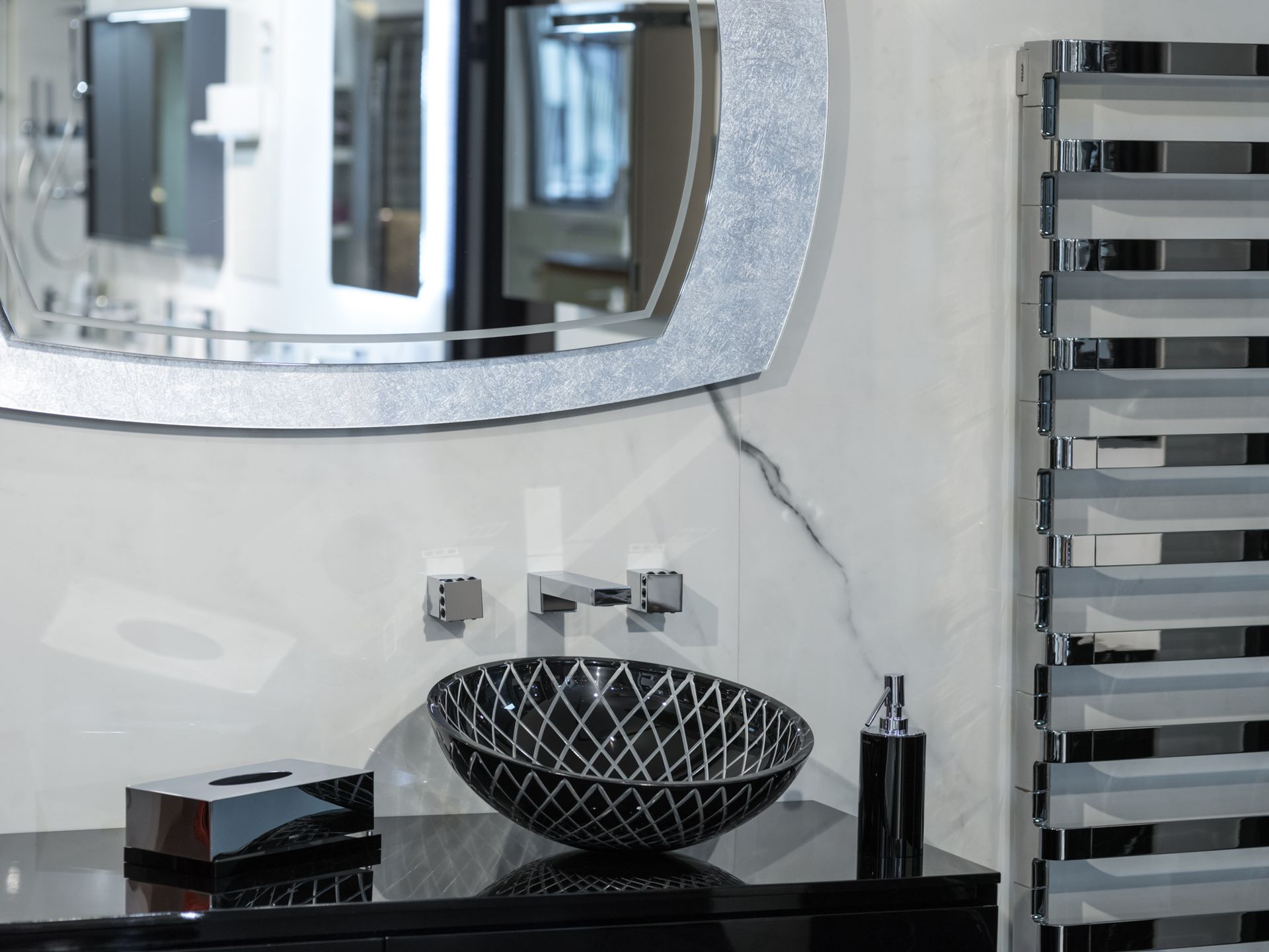 Vasque de salle de bains ronde et à motifs