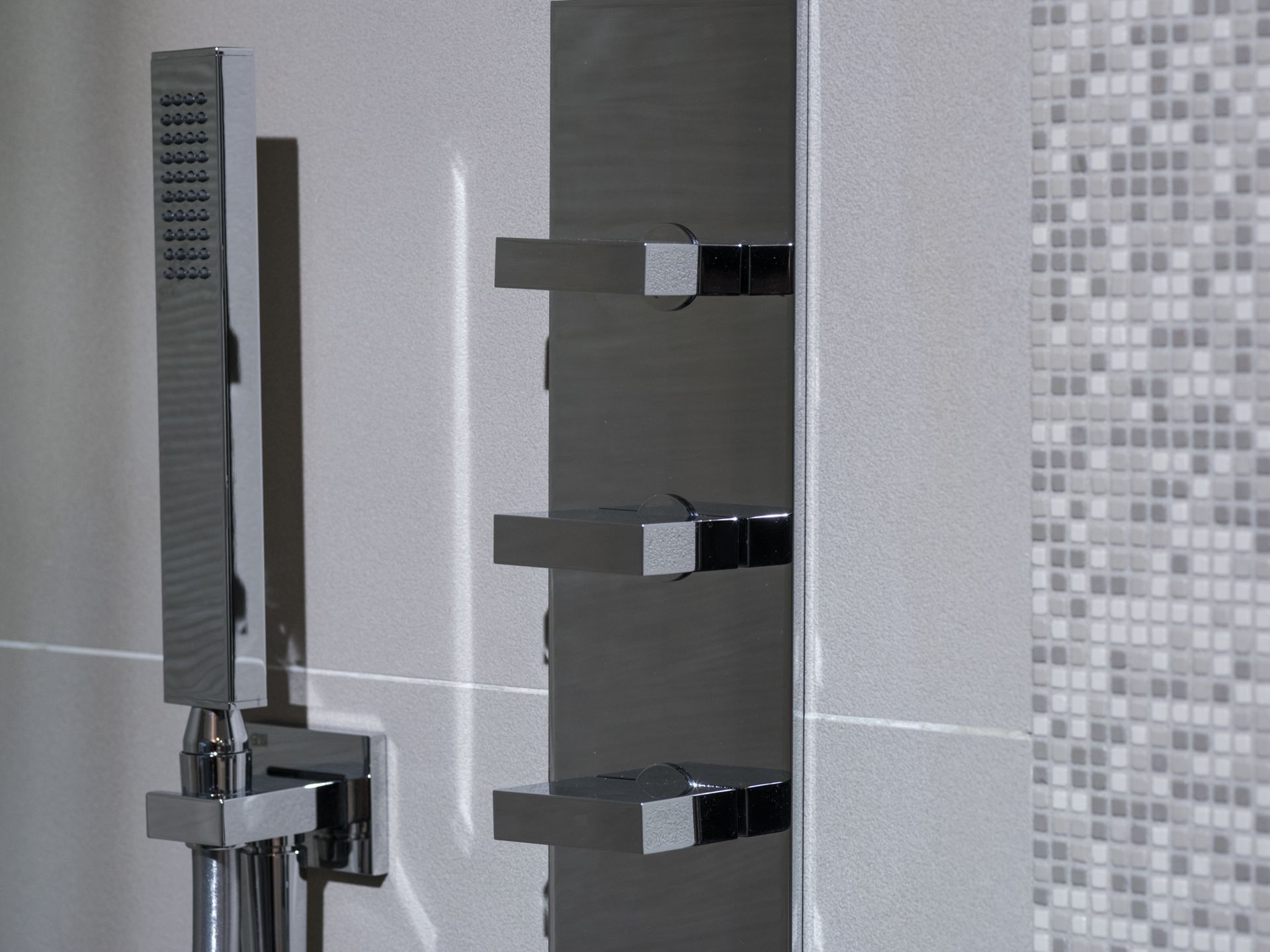 Colonne de douche avec rangements