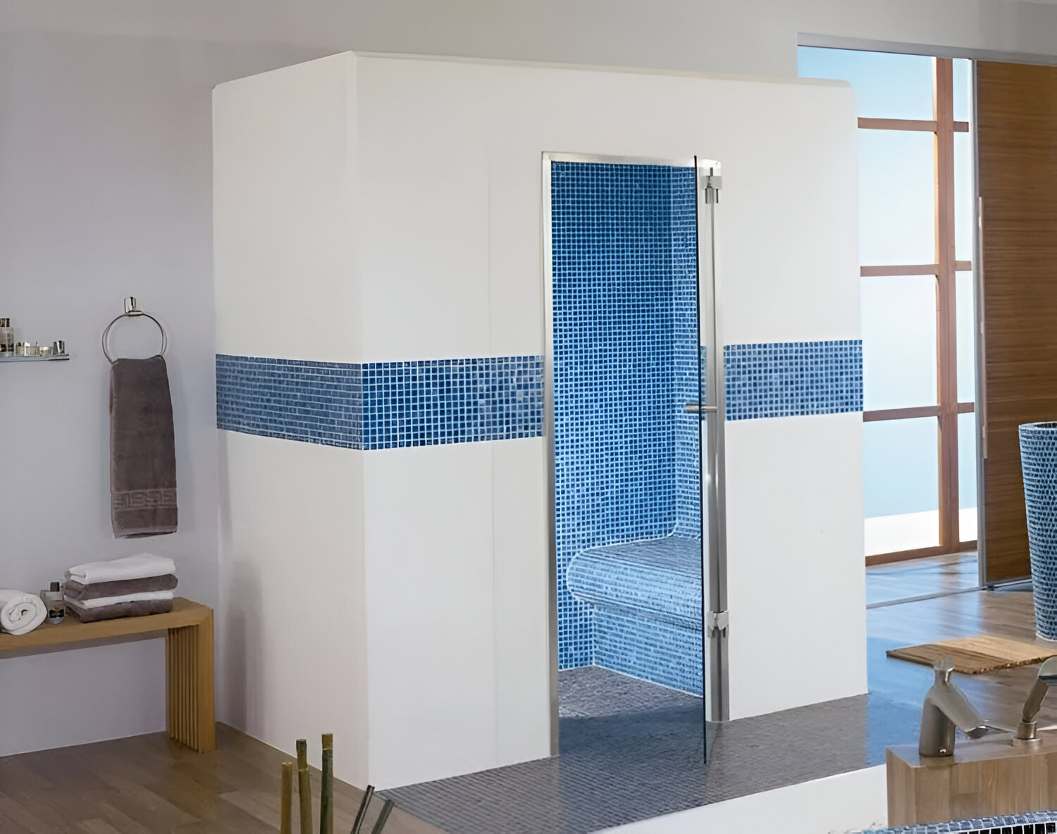 Vue extérieure d'une cabine de hammam carrelée