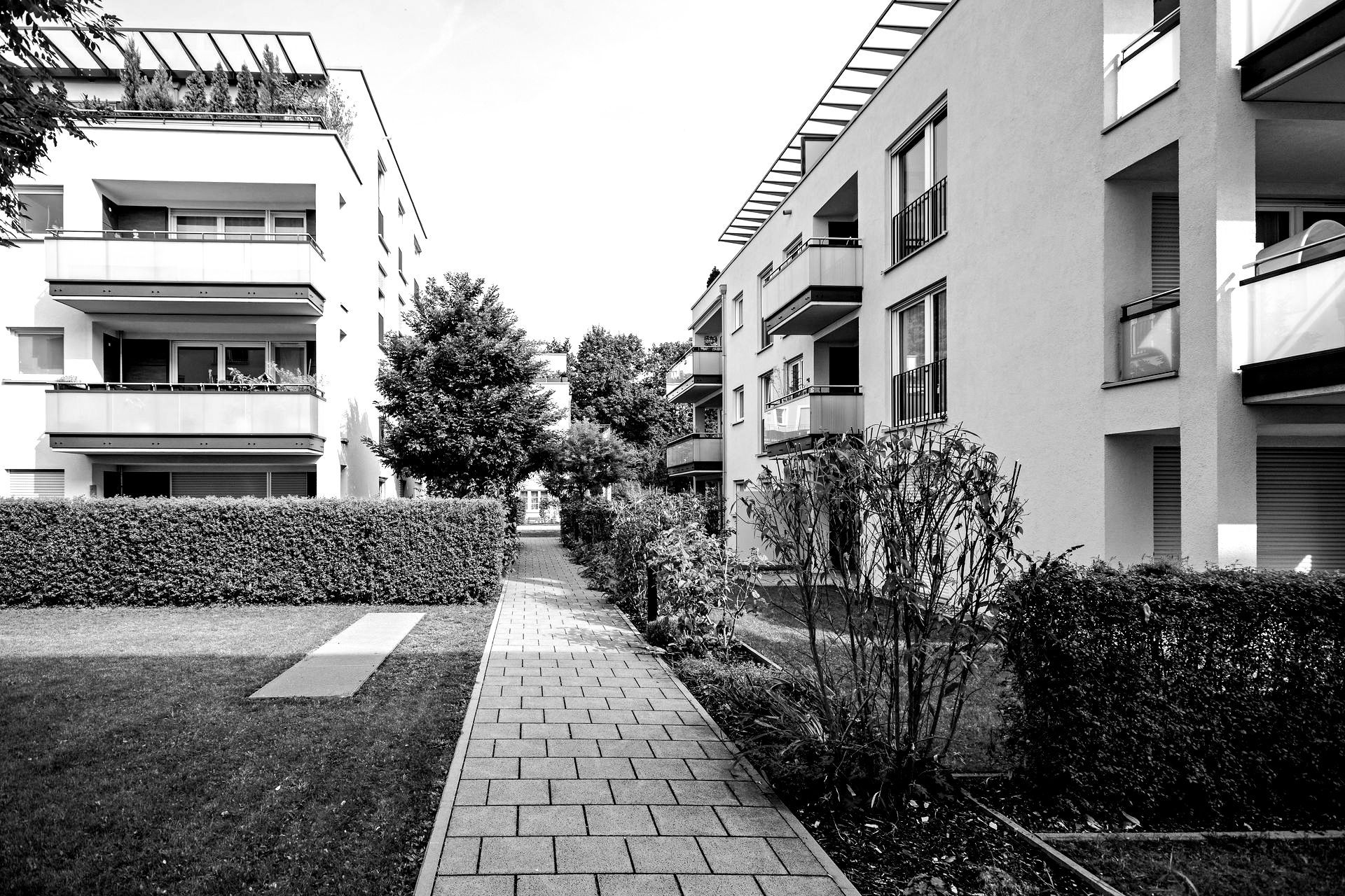 Espaces verts devant un immeuble