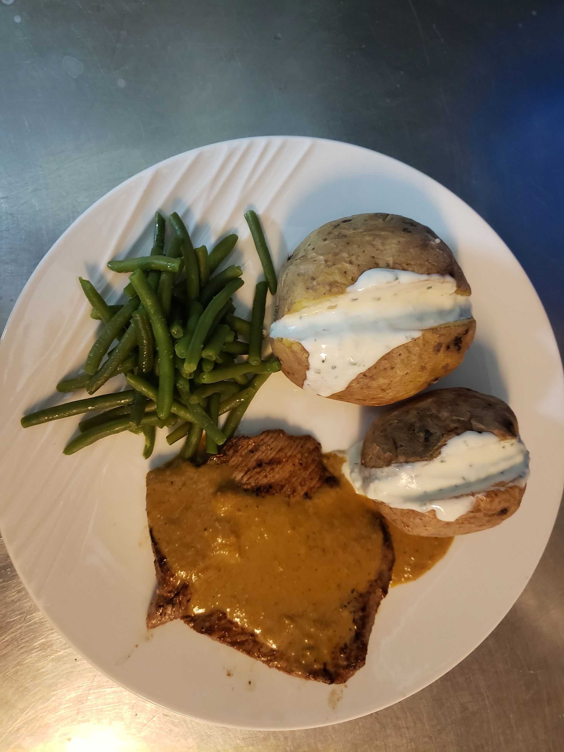 Onglet et pommes de terre au four