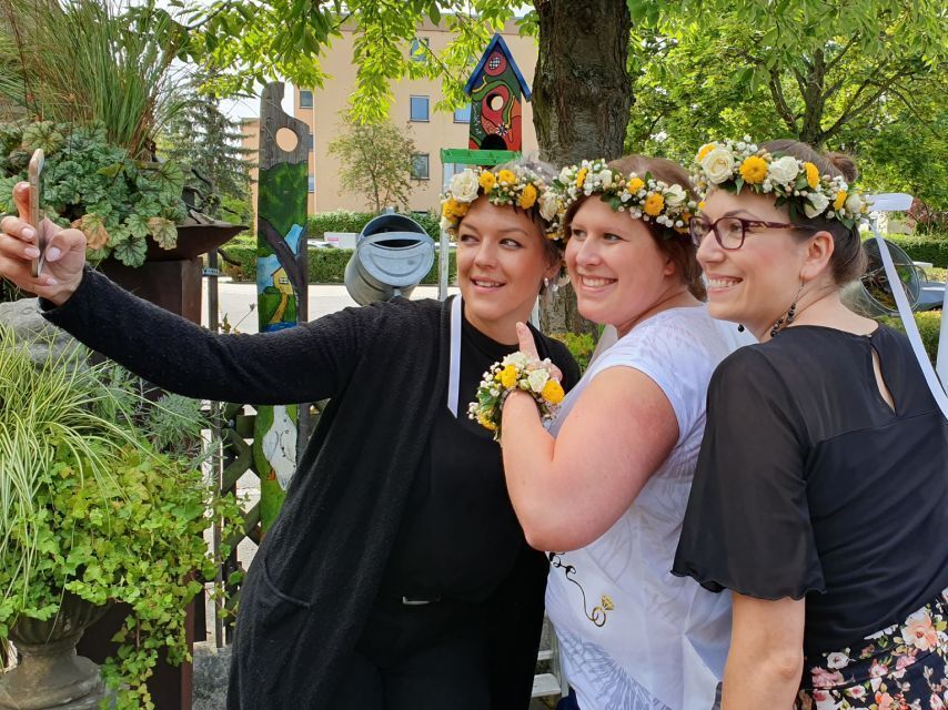 Pusteblume – Blumen und Geschenke – Frauen mit Blumenkränzen in den Haaren