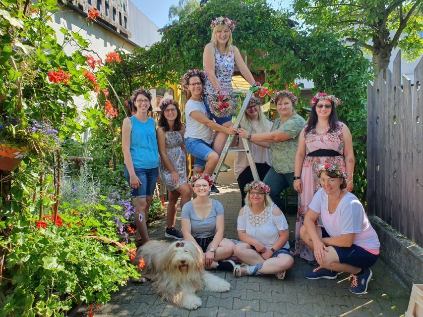 Pusteblume – Blumen und Geschenke – Frauen mit Blumenkränzen in den Haaren