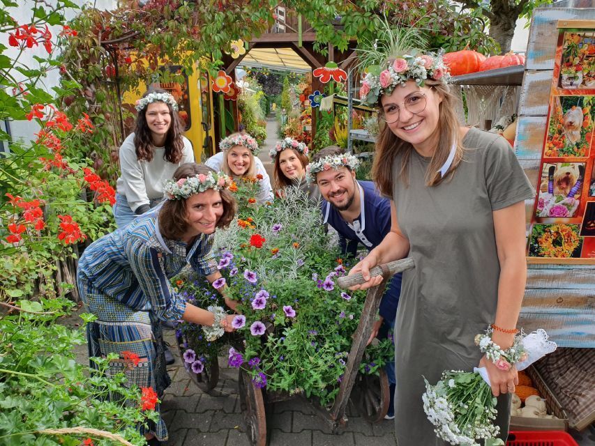 Pusteblume – Blumen und Geschenke – Frauen mit Blumenkränzen in den Haaren