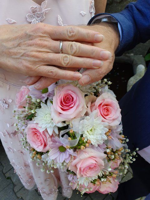 Pusteblume – Blumen und Geschenke – Brautstrauß