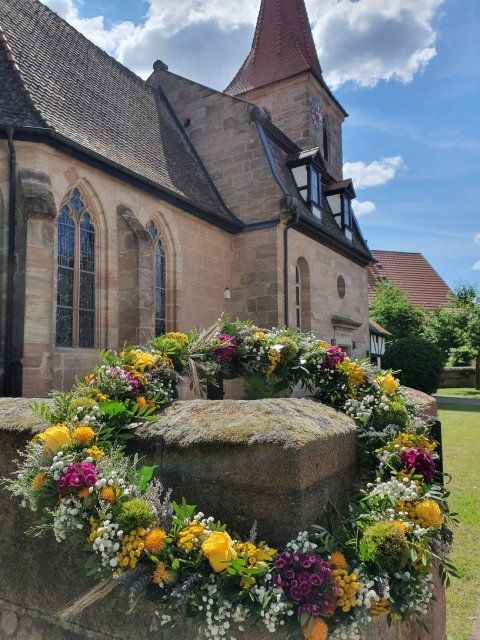 Pusteblume – Blumen und Geschenke – Blumenschmuck