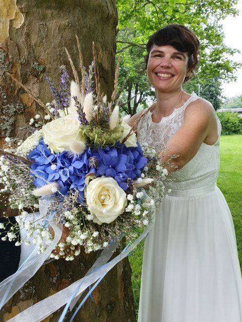 Pusteblume – Blumen und Geschenke – Brautpaar