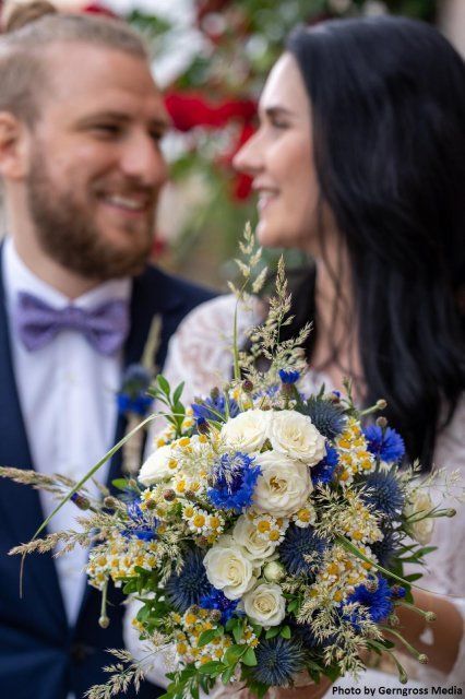 Pusteblume – Blumen und Geschenke – Brautpaar