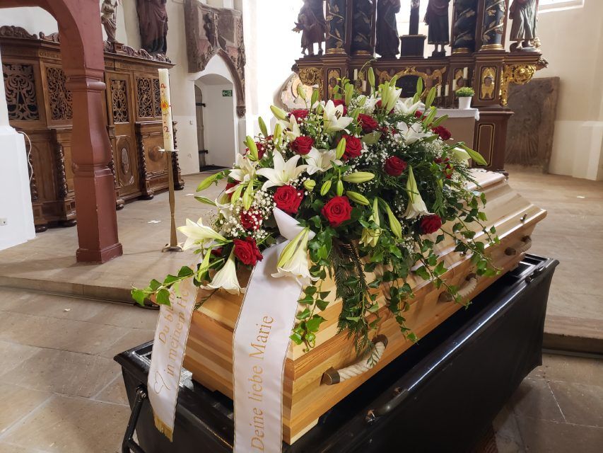 Pusteblume – Blumen und Geschenke – Sargschmuck