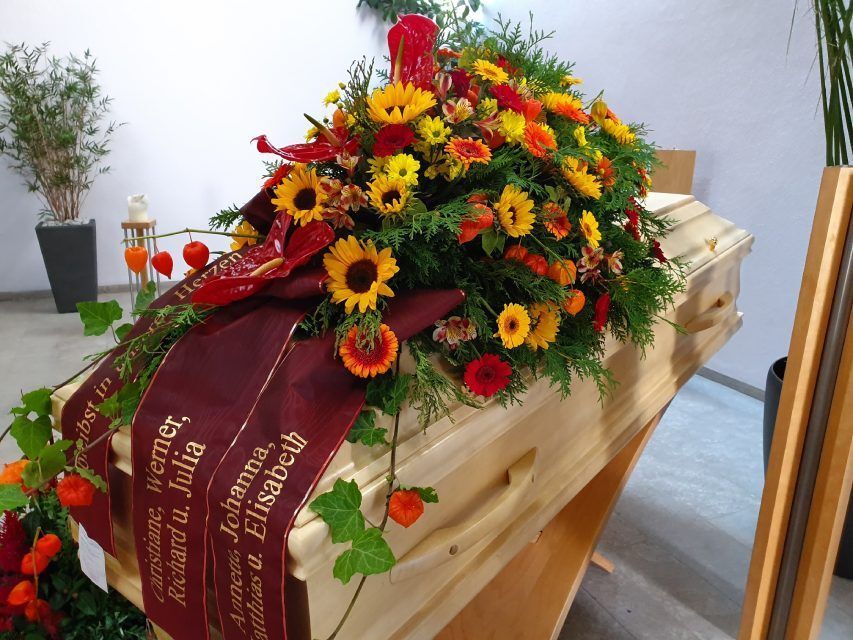 Pusteblume – Blumen und Geschenke – Sargschmuck