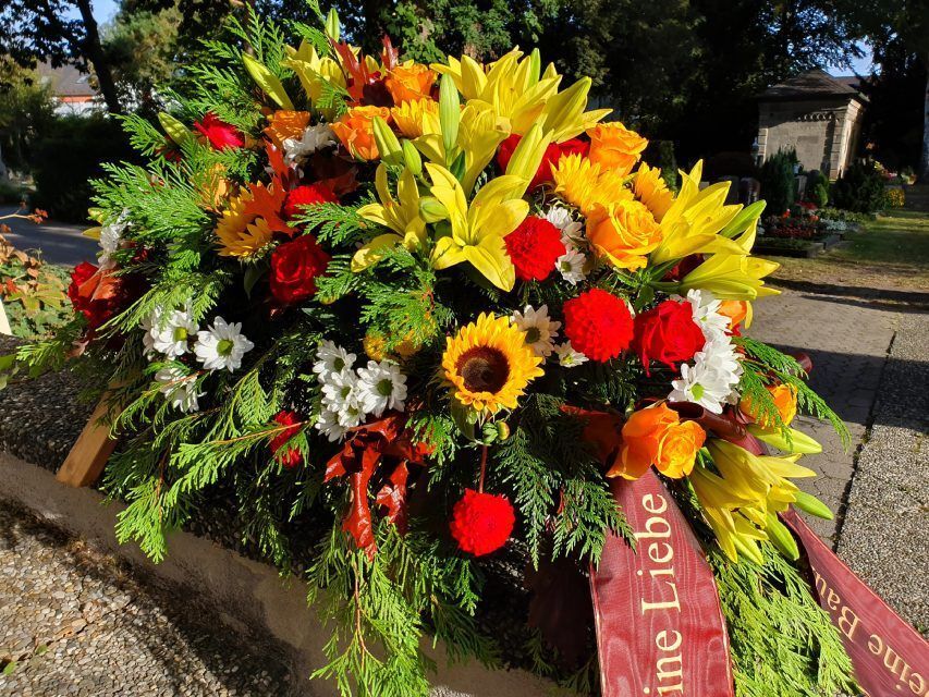 Pusteblume – Blumen und Geschenke – Sargschmuck