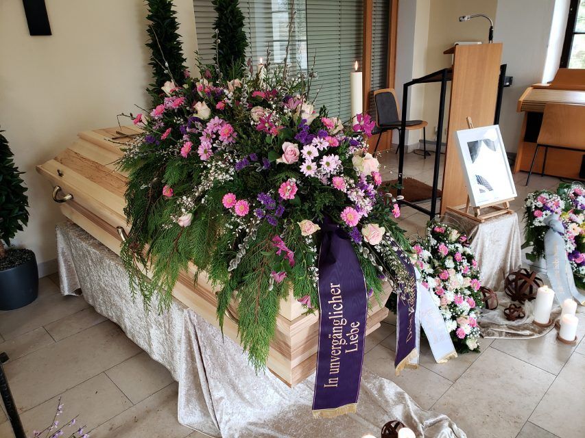 Pusteblume – Blumen und Geschenke – Sargschmuck