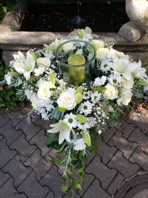 Pusteblume – Blumen und Geschenke – Urnenschmuck