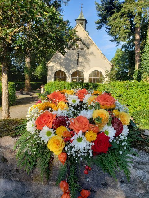 Pusteblume – Blumen und Geschenke – Urnenschmuck