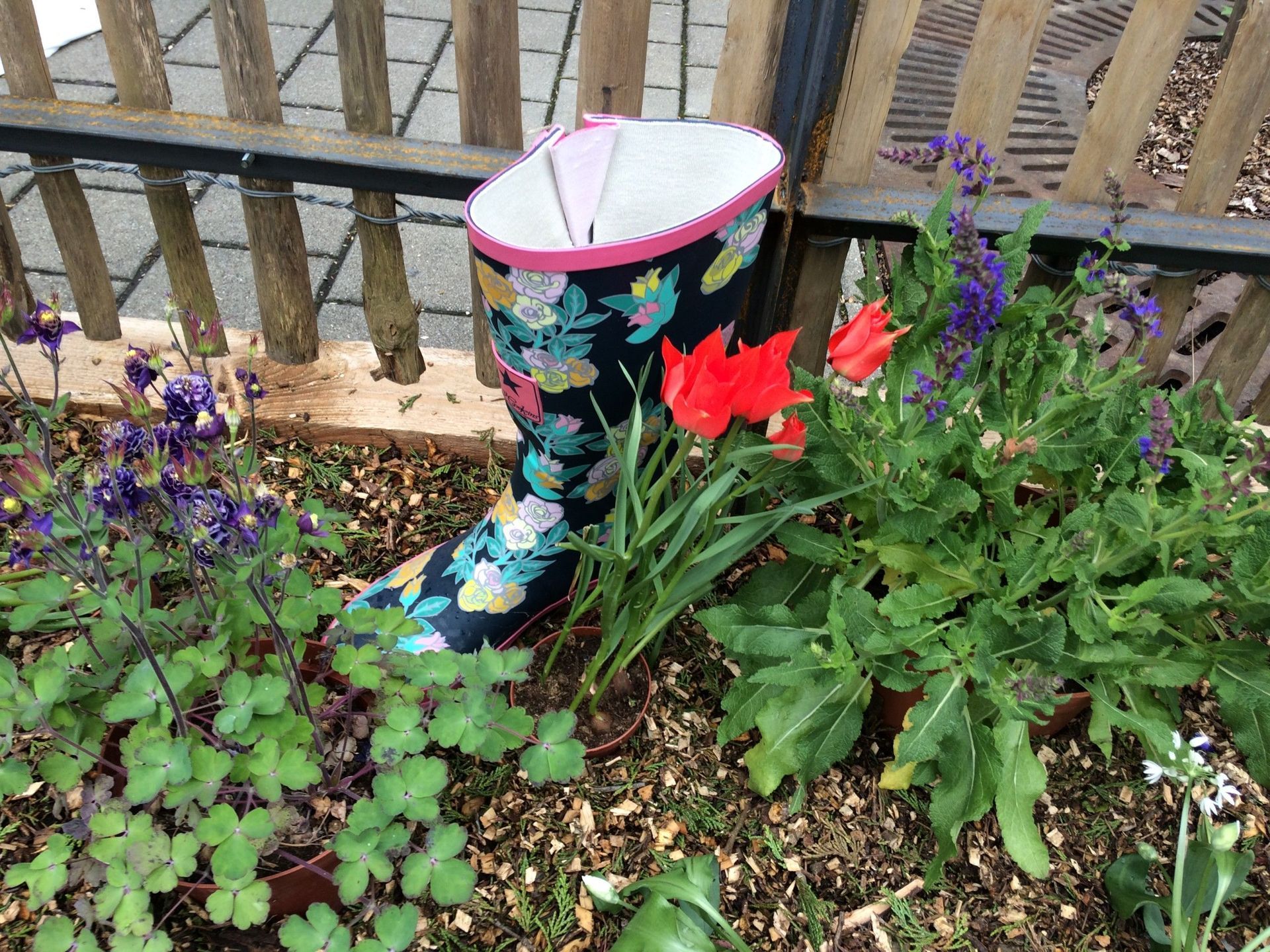 Gummistiefel in Garten - Nafzger Gartenbau AG